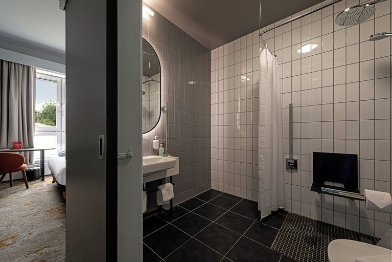 Bathroom 5, Leonardo Hotel Galway
