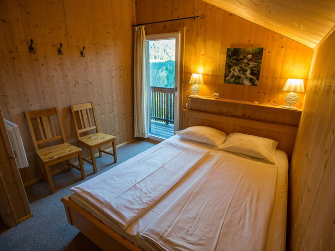 Room 3, Cabin in Annaberg With Swimming Pool, Hallein