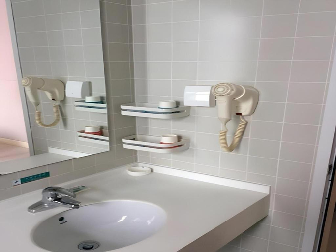 Bathroom 4, Magnotel Business Jining Huancheng North Road, Jining