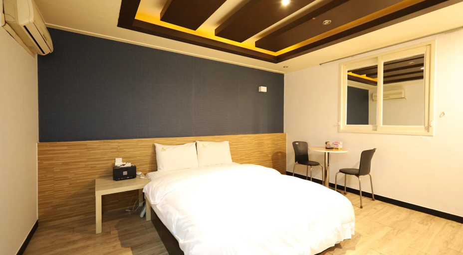 Room 3, KOZAZA, Masan