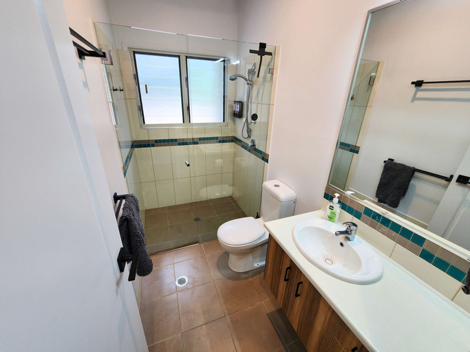 Room 2, Bushy s Hilltop Kingfisher Bay K Gari Fraser Island, Maryborough