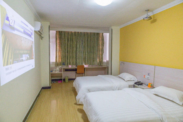Bedroom 2, 7Days Inn Kaifeng Gulou Square Xueyuanmen                                                       , Kaifeng