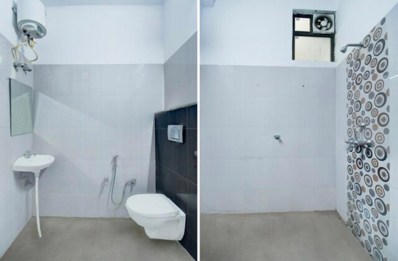 Bathroom 3, Golden Sakura, Jaipur