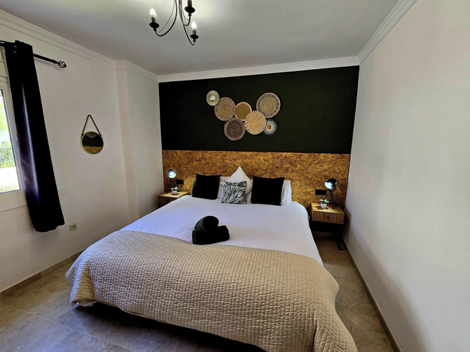 Room 2, 3 Bed Apartment - Sleeps 6 - Pool - Parking - Golf, Málaga