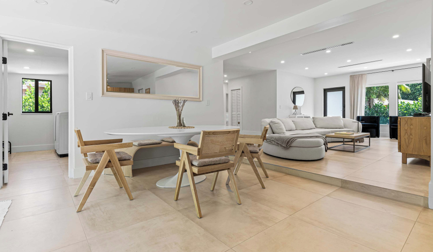 Interior 2, Casa Siesta, Modern, by Design District, Hot Tub, Miami-Dade