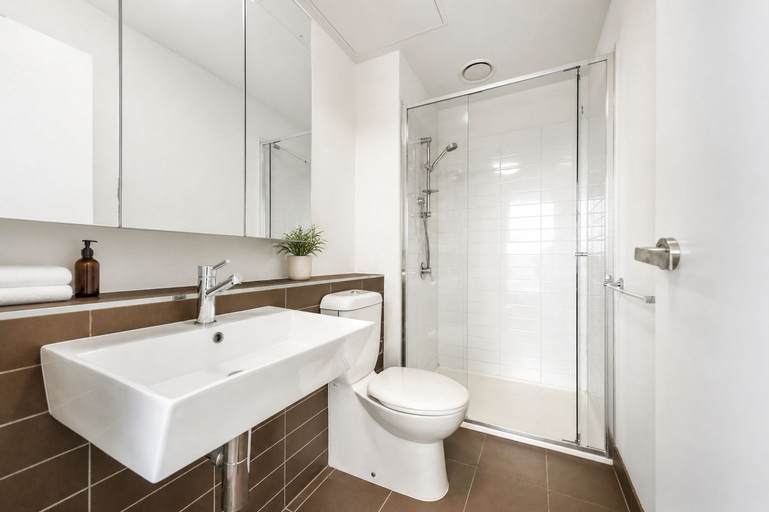 Bathroom, Sakura Apartment, Melbourne