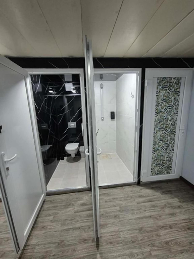 Bathroom 4, Class'eco Charleroi, Hainaut