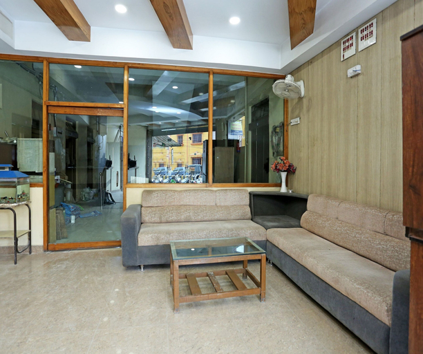 Living area, Deluxe Room Hotel Natraj, Raipur
