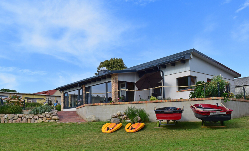 Exterior 2, Bungalow mit Seeblick in Klein Labenz, Nordwestmecklenburg