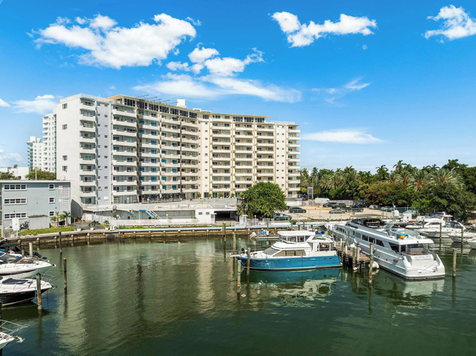 Interior 5, Bahia Serena - Bay Views on Marina With Parking, Miami-Dade