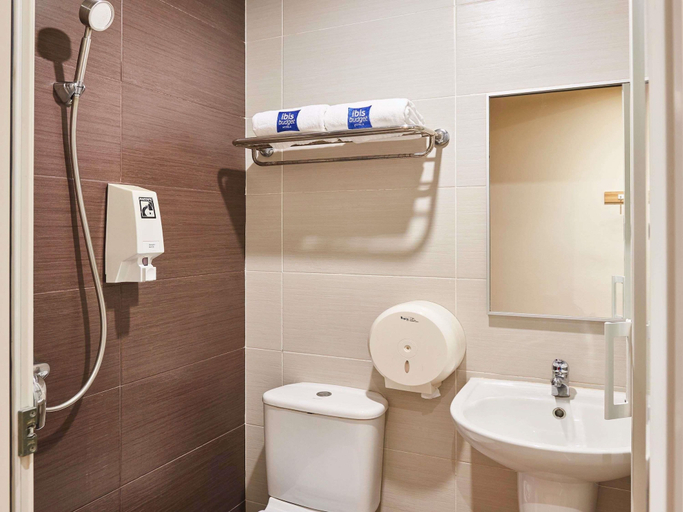 Bathroom 4, ibis budget Singapore West Coast, Singapore