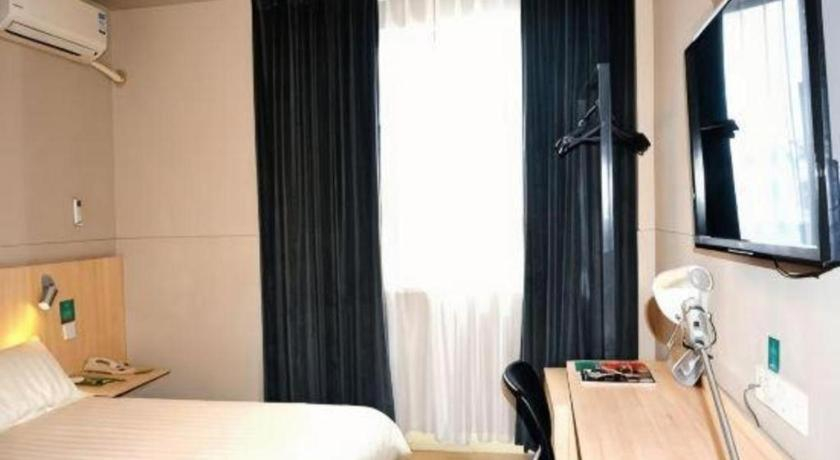 Bedroom 2, Jinjiang Inn Danjiangkou Station Road, Shiyan