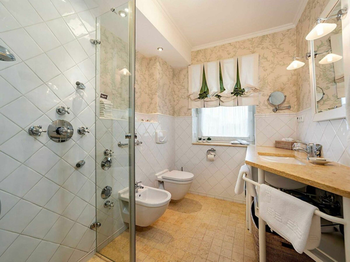 Bathroom 4, Holiday Apartment With 2 Bedrooms, Rostock