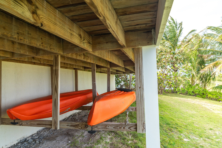 Property grounds 3, Outer Reef - Newly Remodeled Beachfront House, Walk Rest/bar 2 Bedroom Home