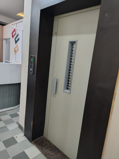 Elevator, Hotel Pratham Inn, Indore