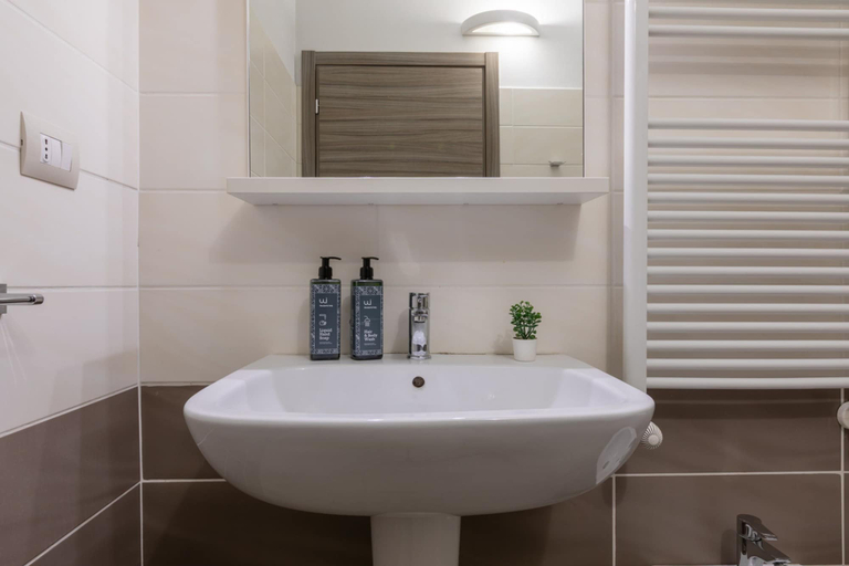 Room 2, Housing Giulia - Apartment 8 by Wonderful Italy, Torino
