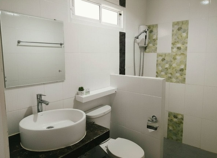 Bathroom 2, Graphic House Chiangrai Hotel, Muang Chiang Rai