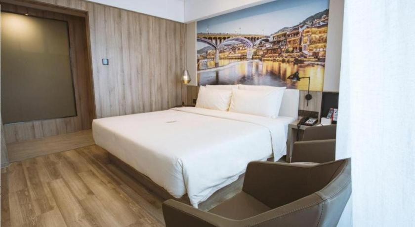 Bedroom 2, Atour Hotel Changsha Wuyi Square Wanbao Avenue, Changsha