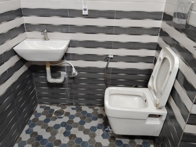 Bathroom 4, Omji Ashram -  Ramnagar, Mathura