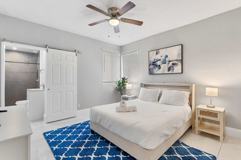 Room 4, Modern 4BR Villa Near Hollywood Beach FTL, Broward