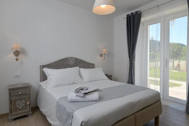 Bedroom 2, il Lago di Nemi, Rome