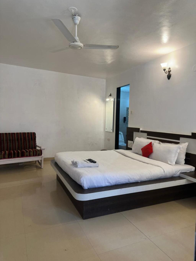 Room 3, Reveridge Cloudgreen Mahabaleshwar, Satara