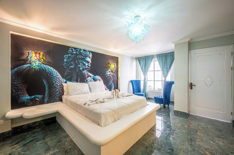 Room 2, The Palace 10br Villa Luxury Pool, Jacuzzi, Resort Style Bar, Garabito