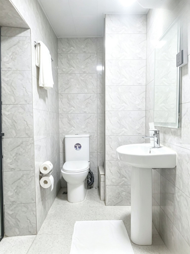 Bathroom 5, Aotel Hotel Lagos Sobo, Kosofe