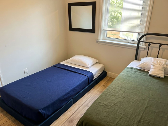 Room 4, The Jade Guesthouse, Toronto