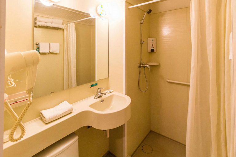 Bathroom, Jinjiang Inn Baoding Railway Station East Station, Baoding