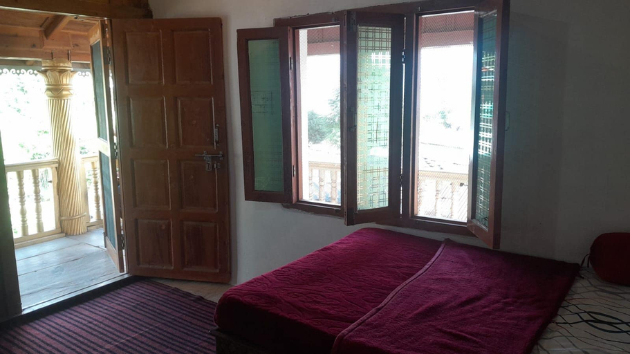 Room 4, Homely Hills,6Km frm Nagtibba trek route, Tehri Garhwal
