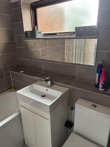 Bathroom 2, Apartment Sleeps 4 With Parking, London