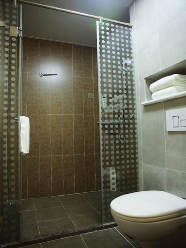 Bathroom 3, Ibis Hotel Haikou East Railway Station, Haikou