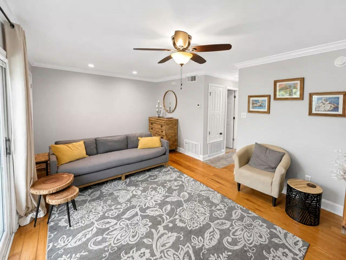 Living area 3, Oasis on Desoto, Jackson