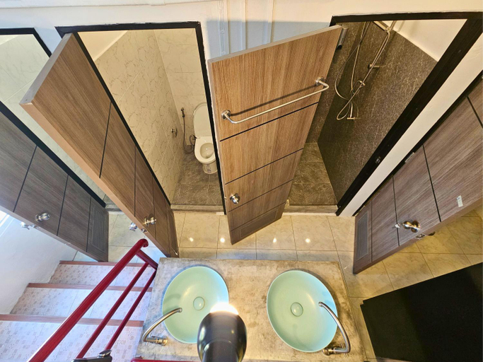 Shower 5, Ubuntu Live Boutique Hostel & Rooms, Phuket Island