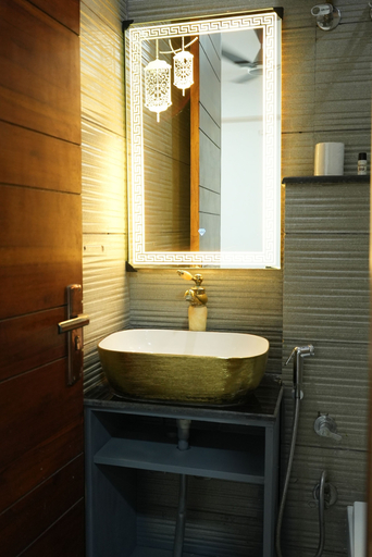 Bathroom 3, Tapovan, Garhwal