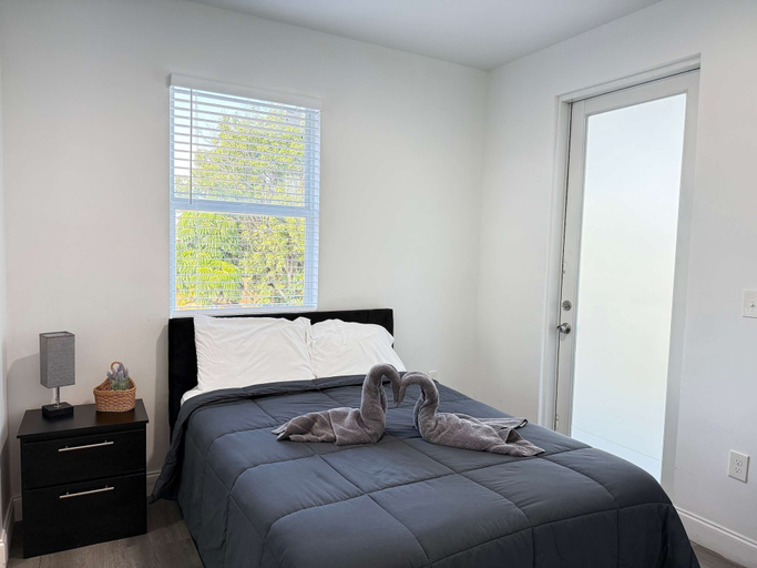 Room 2, Luxury 4BR Miami Villa With Hot Tub and Gazebo, Miami-Dade