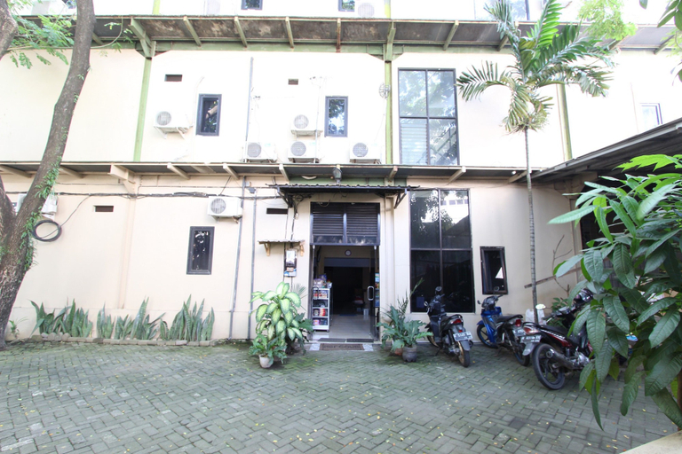 Exterior 2, Hotel O near Ahmad Yani International, Semarang
