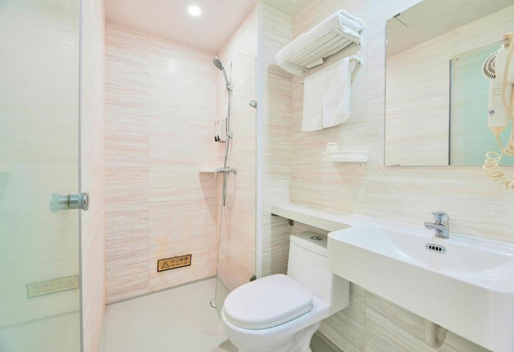 Bathroom, Beijing Dongfang Wenyuan Hotel, Beijing