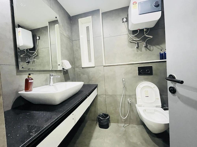 Bathroom 4, BedChambers Serviced Apartments, MG ROAD, Gurgaon