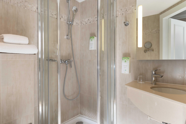 Bathroom 4, Best Western Au Trocadero, Paris