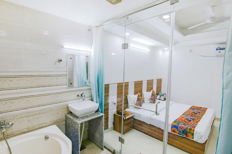 Bathroom, Hotel GP Royal Chandigarh, Chandigarh