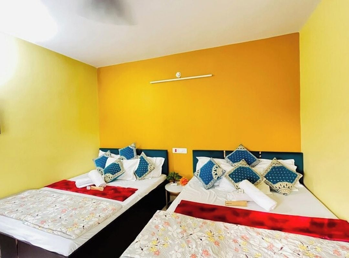 Room 2, Ayodhya Greens Home Stay & Lawns, Faizabad