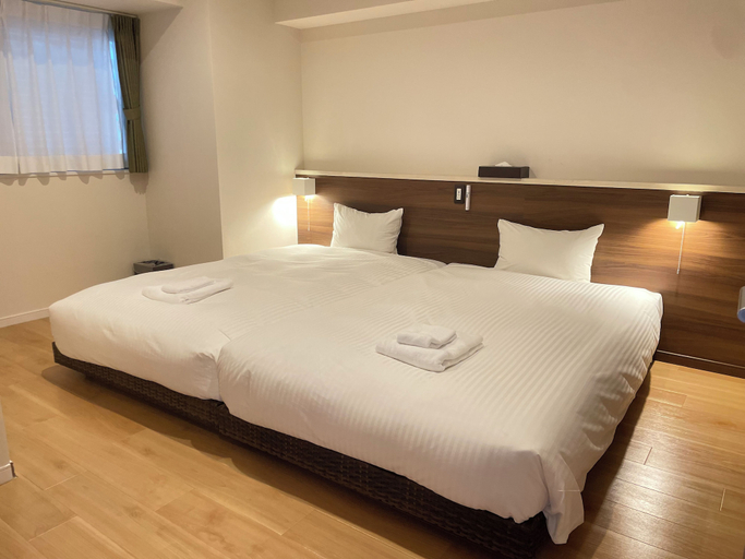 Bedroom 3, Lieta Nakayama, Nago