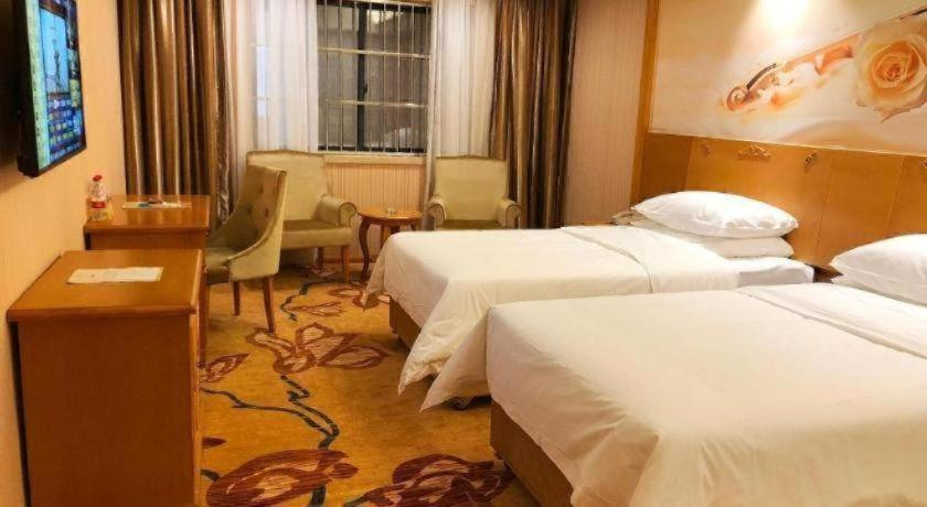 Bedroom 2, Vienna Hotel Guangxi Yulin Rong County Guinan Road, Yulin