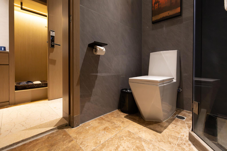 Bathroom 3, Xin Da Zhou Hotel, Shenzhen