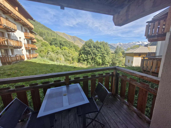 Balcony 3, Alpine Ski Apartment in Tignes for 4, Savoie