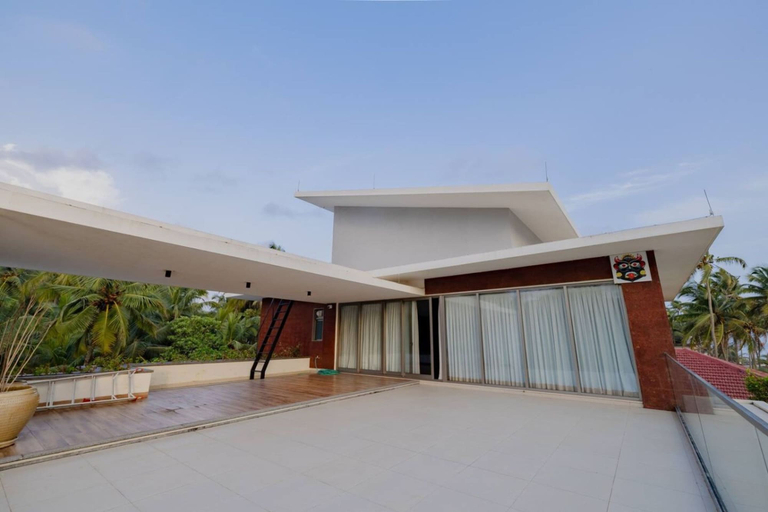 Room 2, Villa Shankari - Beachside 3BR w Private Pool, Udupi