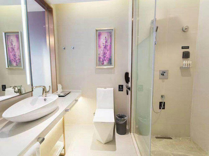 Bathroom 3, Lavande Hotel Suqian Yanghe New District RT-Mart, Suqian