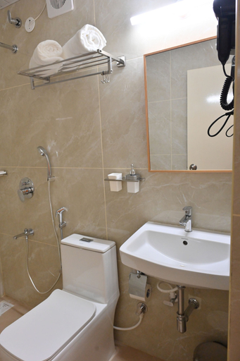 Bathroom, VINSARA INNS, Bangalore